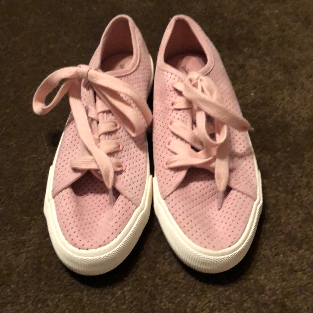 Universal Threads Sneakers